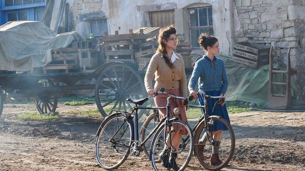 The Fantastic Journey of Margot & Marguerite 0