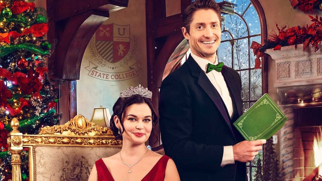 A Royal Christmas Match 0
