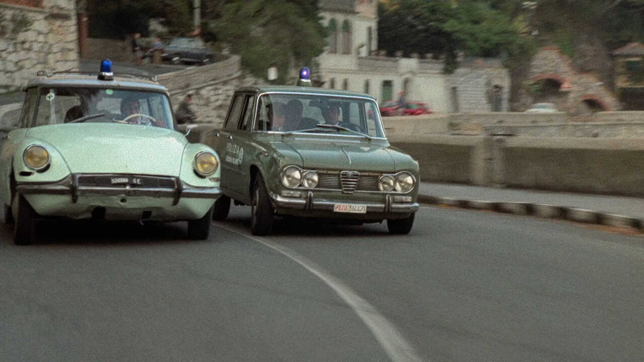 La polizia incrimina la legge assolve 0