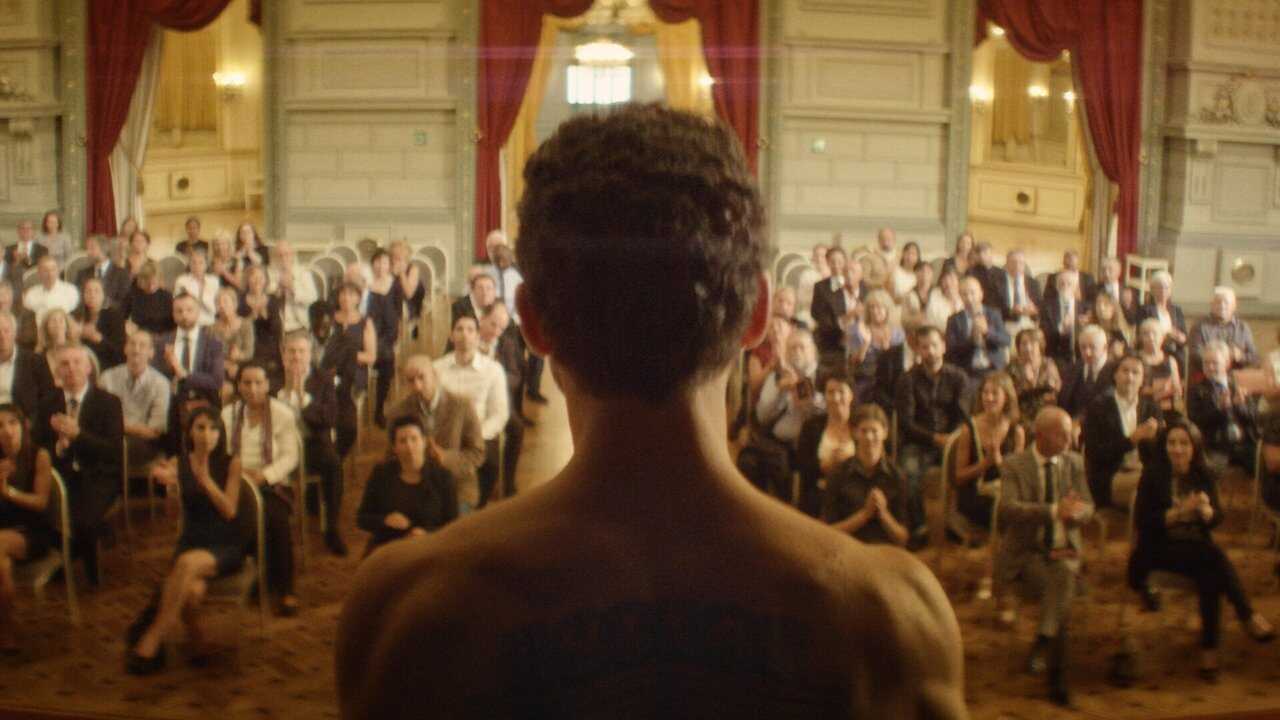 الرجل الذي باع ظهره 0