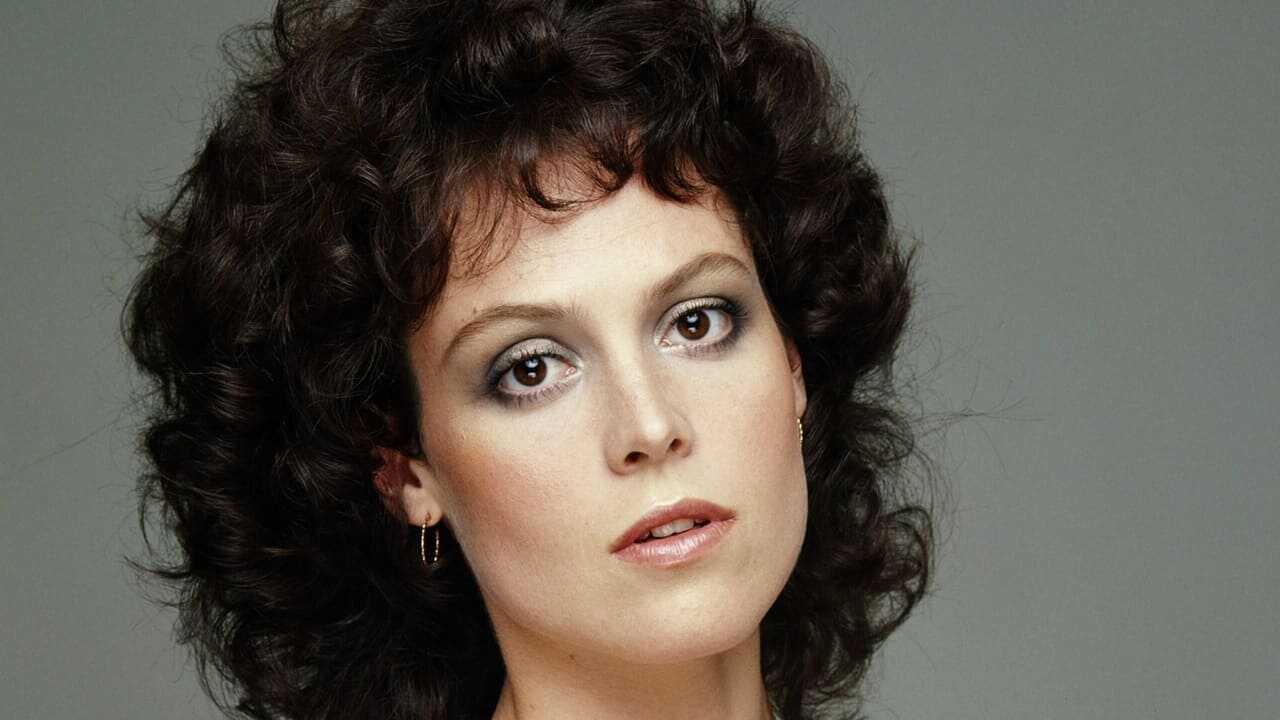 Sigourney Weaver - Actionheldin und Stil-Ikone (2024) 0