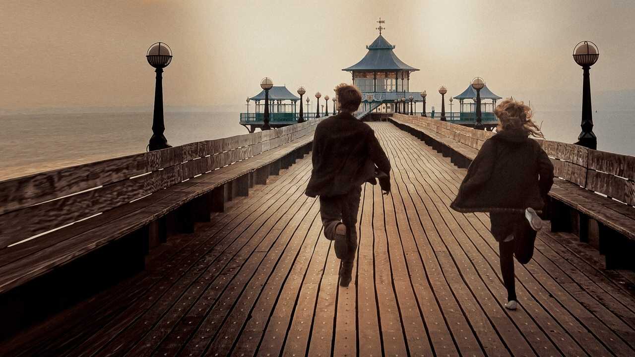 Never Let Me Go (2010) 0