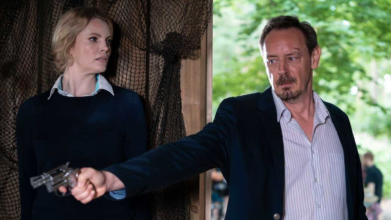 Miss Willoughby and the Haunted Bookshop (2022) 0