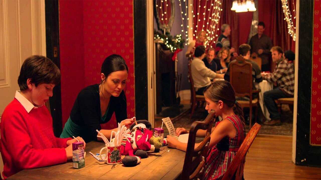 Love at the Christmas Table 0