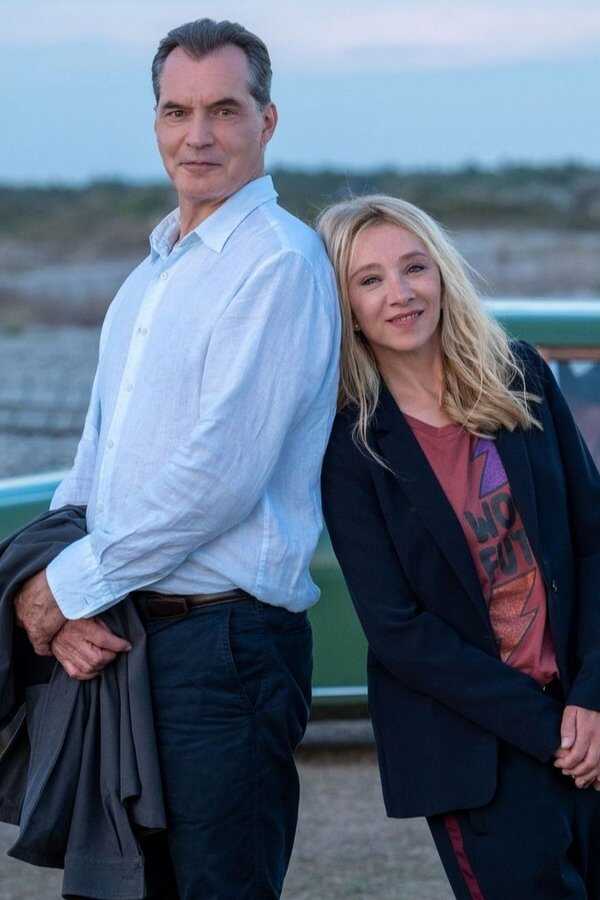 Flair de famille - Rouge sang (2023) 0