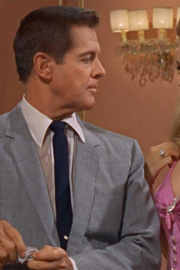 Five Golden Dragons (1967) 0