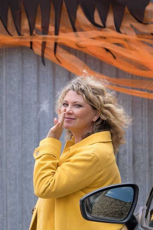 Candice Renoir : Des bonbons ou la vie (2023) 0