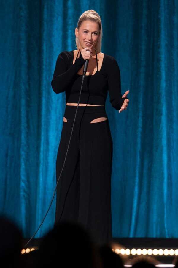 Iliza Shlesinger: Hot Forever (2022) 0