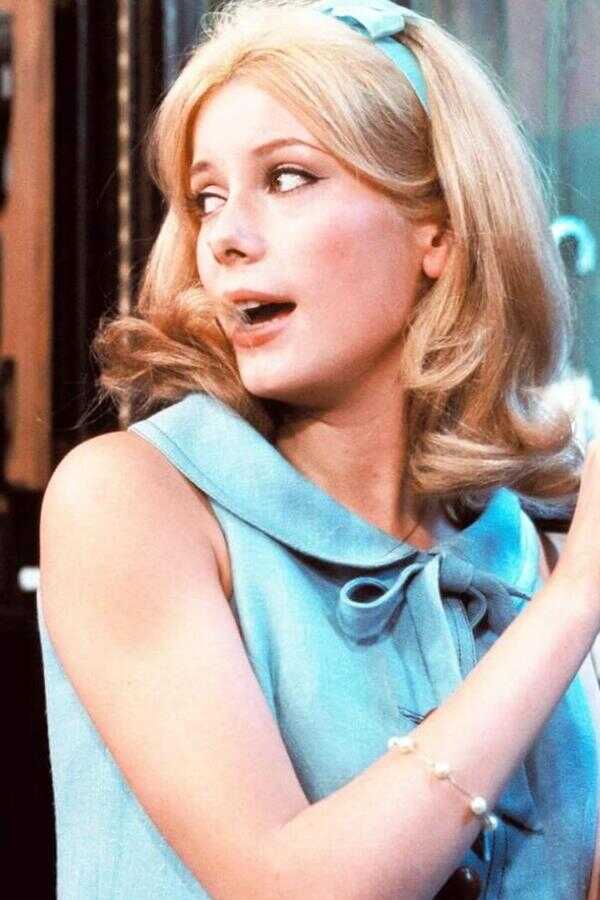 The Umbrellas of Cherbourg (1964) 0