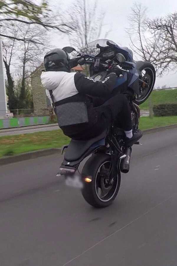 Garages clandestins, rodéos sauvages : peur sur la ville (2021) 0