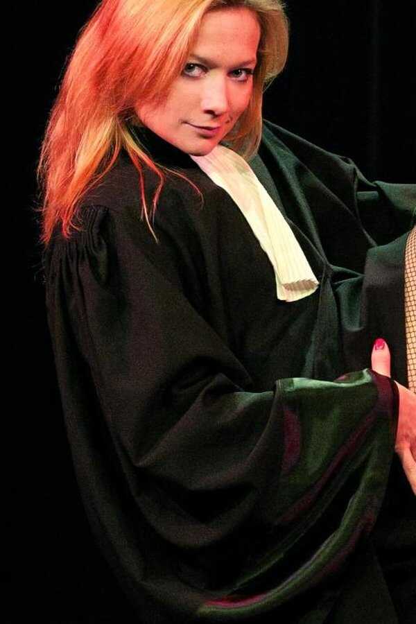 Caroline Vigneaux quitte la robe (2015) 0