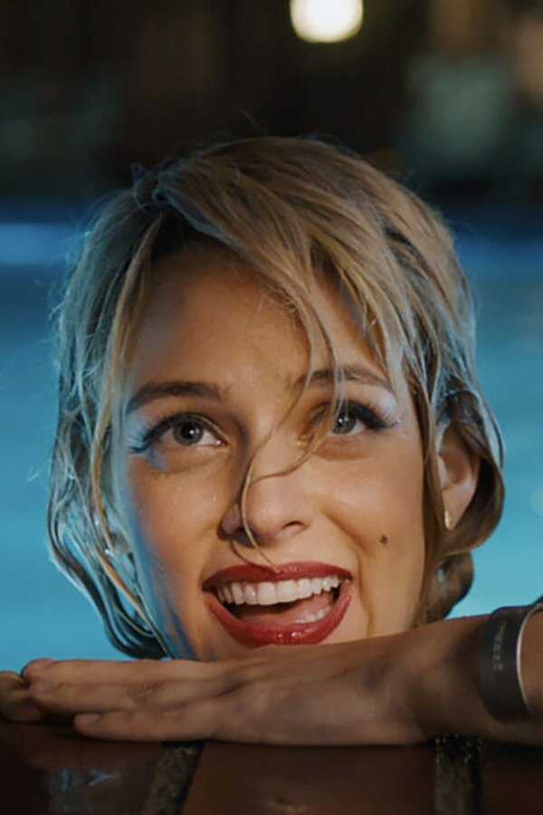 Under the Silver Lake (2018) 0