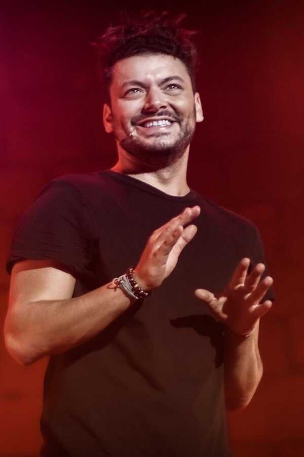 Kev Adams - Sois 10 Ans : la dernière en direct (2019) 0